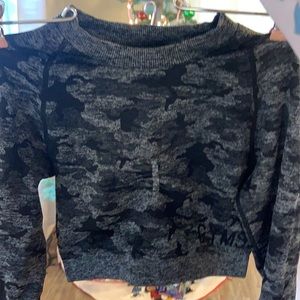 Gymshark camo workout top